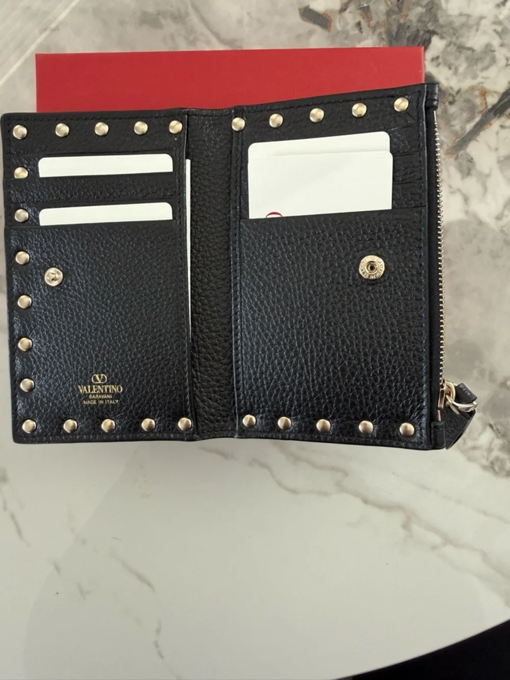Stunning Red/ Black Valentino Garavani wallet - Picture 3 of 13